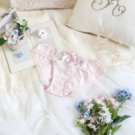 [^ԁFN0572500]ỷԑɊ肢߂āzJオ̂`[tɂV[YłB[Xɂ̓Aȕ\̂炢As̃NNfBe[LLƍ~蒍̗A^ŉ炵ۂɁB傫߂̋Ȑ̃XJbv̓oCJ[ɂ邱ƂŁA݊Ɠ̂fUCɎdオ܂B̉Ԍt̂悤ɁAKK悤Ȗ邢CɂĂRNVłBACeEpx[VbNȃrLj^CṽV[cłBV[c̑ɂ̓[XgpA{gXւɂȂĂ܂BEGXgɂ͐Lт̂悢Sgp邱ƂŁADɃtBbg܂BƂC̗ǂSnłBTCYMFqbv 87`95cmLFqbv 92`100cmidlEobNLkFEtgF኱聃֘AACẽACe͈ȉ育mFBE62500 uW[iBECEDjE62501 uW[iEEFjE62502 uW[iGEHjE72500 m[}V[cE72501 [XV[cE72502 {V[cE72506 Tj^[E12500 XbvE32501 JbvtL~\[E22501 ^bvpcƖ̊֌WɂAۂFČꍇ܂B܂Ap\REX}[gtHȂǂ̊ɂA኱iƉ摜̃J[قȂꍇ܂B