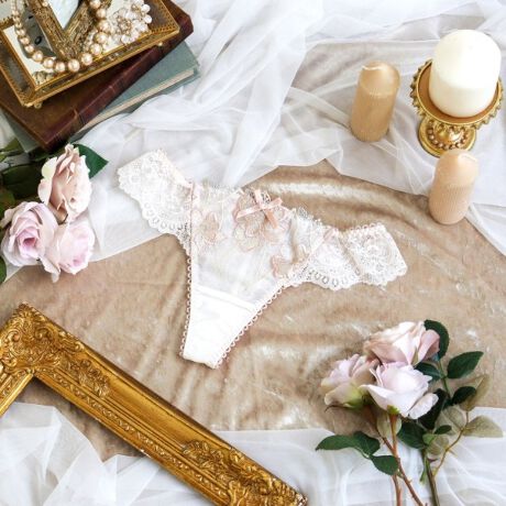 [^ԁFN0572624]yX̖؁XԁX܂ƂāzX̖؁XԁXCP~[XŃGKgɕ\V[YłB[Xɂ͑傫ȃ[twiɁAԂȂԂ_ɂ炤ƂŁACpNĝfUCɎdオ܂BԂт̒ɂ͂肰Ȃ[tAXJbvɂ͏Ȗ؂̎hイēꊴoBӂƗ̊̂Xeb`́AהԎ̃ő@ׂȂ߂ANZgɂقǂ܂BobNX^CɂԂ̃AbvPAGKgȑ݊㉟B_ȎhイƗJ[OAl̏ւƓĂRNVłB̂ӂƂ܂ÂւƕςĂ܂悤ȃACeɂȂ܂悤ɁBN̔o yRisa Magli Reinei[kjzuh̐Eςy݂BACeEpEGXgobNɂđ[XdlɂȂĂ܂BTobNV[c͑̃V[cɔוzʐςȂߒʋC悭Aɂ߉Kɂp܂BV[c̃CCɂȂȂ߁A{gX̎ނ킸Lp܂BobNG̗D[X̂߁ATobNV[c߂Ă̕pĂ₷fUCłBTCYMFqbv 87`95cmLFqbv 92`100cmidlEobNLkFEtgF聃֘AACẽACe͈ȉ育mFBE62620 uW[iBECEDjE62621 uW[iEEFjE62622 uW[iGEHjE72620 m[}V[cE72621 [XV[cE72624 TobNE72625 qbvnOE72626 Tj^[E12620 XbvƖ̊֌WɂAۂFČꍇ܂B܂Ap\REX}[g