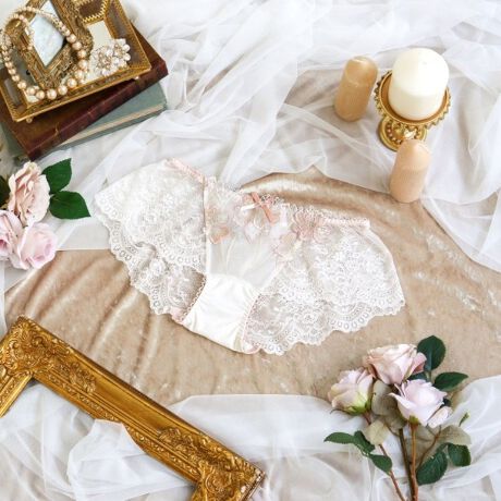 [^ԁFN0572625]yX̖؁XԁX܂ƂāzX̖؁XԁXCP~[XŃGKgɕ\V[YłB[Xɂ͑傫ȃ[twiɁAԂȂԂ_ɂ炤ƂŁACpNĝfUCɎdオ܂BԂт̒ɂ͂肰Ȃ[tAXJbvɂ͏Ȗ؂̎hイēꊴoBӂƗ̊̂Xeb`́AהԎ̃ő@ׂȂ߂ANZgɂقǂ܂BTChɂԂ̃AbvPAGKgȑ݊㉟B_ȎhイƗJ[OAl̏ւƓĂRNVłB̂ӂƂ܂ÂւƕςĂ܂悤ȃACeɂȂ܂悤ɁBN̔o yRisa Magli Reinei[kjzuh̐Eςy݂BACeEpgn͑[XɂȂĂALk̂郌[XɐSn悭tBbg܂Bɂ̓SgĂȂ̂ŁAH݂̋ȕɂ߂łB{gXւV[cC܂BʋC悭AKɂp܂B݂͐󂭁ATCh̕L߈芴̂闚SnłBTCYMFqbv 87`95cmLFqbv 92`100cmidlEobNLkFEtgF聃֘AACẽACe͈ȉ育mFBE62620 uW[iBECEDjE62621 uW[iEEFjE62622 uW[iGEHjE72620 m[}V[cE72621 [XV[cE72624 TobNE72625 qbvnOE72626 Tj^[E12620 XbvƖ̊֌WɂAۂFČꍇ܂B܂Ap\REX}[gtHȂǂ̊ɂA኱iƉ摜̃J[قȂꍇ܂B