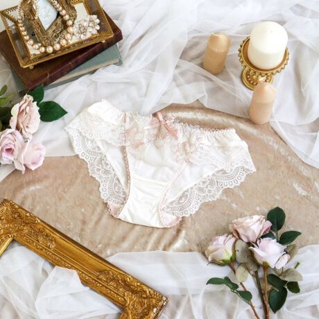 [^ԁFN0572620]yX̖؁XԁX܂ƂāzX̖؁XԁXCP~[XŃGKgɕ\V[YłB[Xɂ͑傫ȃ[twiɁAԂȂԂ_ɂ炤ƂŁACpNĝfUCɎdオ܂BԂт̒ɂ͂肰Ȃ[tAXJbvɂ͏Ȗ؂̎hイēꊴoBӂƗ̊̂Xeb`́AהԎ̃ő@ׂȂ߂ANZgɂقǂ܂B_ȎhイƗJ[OAl̏ւƓĂRNVłB̂ӂƂ܂ÂւƕςĂ܂悤ȃACeɂȂ܂悤ɁBN̔o yRisa Magli Reinei[kjzuh̐Eςy݂BACeEpx[VbNȃrLj^CṽV[cłBV[c̑ɂ̓[XgpA{gXւɂȂĂ܂BEGXgɂ͐Lт̂悢Sgp邱ƂŁADɃtBbg܂BƂC̗ǂSnłBTCYMFqbv 87`95cmLFqbv 92`100cmidlEobNLkFEtgF聃֘AACẽACe͈ȉ育mFBE62620 uW[iBECEDjE62621 uW[iEEFjE62622 uW[iGEHjE72620 m[}V[cE72621 [XV[cE72624 TobNE72625 qbvnOE72626 Tj^[E12620 XbvƖ̊֌WɂAۂFČꍇ܂B܂Ap\REX}[gtHȂǂ̊ɂA኱iƉ摜̃J[قȂꍇ܂B