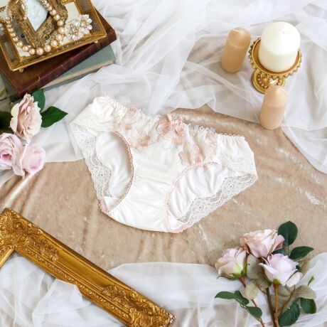 [^ԁFN0572626]yX̖؁XԁX܂ƂāzX̖؁XԁXCP~[XŃGKgɕ\V[YłB[Xɂ͑傫ȃ[twiɁAԂȂԂ_ɂ炤ƂŁACpNĝfUCɎdオ܂BԂт̒ɂ͂肰Ȃ[tAXJbvɂ͏Ȗ؂̎hイēꊴoBӂƗ̊̂Xeb`́AהԎ̃ő@ׂȂ߂ANZgɂقǂ܂B_ȎhイƗJ[OAl̏ւƓĂRNVłB̂ӂƂ܂ÂւƕςĂ܂悤ȃACeɂȂ܂悤ɁBN̔o yRisa Magli Reinei[kjzuh̐Eςy݂BACeEpRisa MaglĩTj^[V[ćAuW[ƃyAŃfUC肵Ă܂Bu[ȓłR[fBl[gyŗJTȋCHAPPYɁBȊ肢߂Ă͂܂B[fނgpAC̗ǂSnŃXgXt[ɂ܂BNb`̓JTJTƉȂɂA̗Ƃ₷hzgpĂ܂Bɂ̓[XgpA{gXւɂȂĂ܂BTCYMFqbv 87`95cmLFqbv 92`100cmidlEobNLkFENb`hzgp֘AACẽACe͈ȉ育mFBE62620 uW[iBECEDjE62621 uW[iEEFjE62622 uW[iGEHjE72620 m[}V[cE72621 [XV[cE72624 TobNE72625 qbvnOE72626 Tj^[E12620 XbvƖ̊֌WɂAۂFČꍇ܂B܂Ap\REX}[gtHȂǂ̊ɂA኱