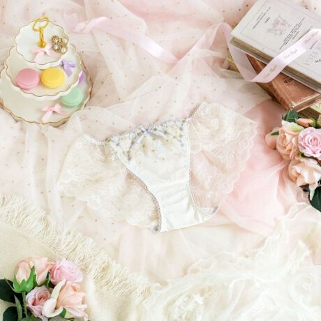 [^ԁFN0572641]ySƂ߂}[KbgbsOz}[Kbg̃A[`C[WAsAŉ炵V[YłB[Xɂ͂ՂƂXeb`ŃA[`̂悤Ȕ~̃fUC炢A`FbNXJbṽhbggݍ킹āAƂтK[[ȃX^CɎdオ܂BŜɎU΂߂ȃ}[KbĝԂ́AE[[Ŏhイ邱ƂŁAiȃtF~joB|Cgłقǂ̓LLƑ@ׂȂ߂ŁA肰Ȃ؂₩vX܂BACeEpgn͑[XɂȂĂALk̂郌[XɐSn悭tBbg܂Bɂ̓SgĂȂ̂ŐH܂AƂSnłB{gXւV[cC܂BʋC悭AKɂp܂BÂA_߂ȂʊfUCAOWA[ȑl͋̕Co܂BTCYMFqbv 87`95cmLFqbv 92`100cmidlEobNLkFEtgF኱聃֘AACẽACe͈ȉ育mFBE62640 uW[iBECEDjE62641 uW[iEEFjE62642 uW[iGEHjE72640 m[}V[cE72641 [XV[cE72643 tAV[cE72646 Tj^[E12640 XbvƖ̊֌WɂAۂFČꍇ܂B܂Ap\REX}[gtHȂǂ̊ɂA኱iƉ摜̃J[قȂꍇ܂B