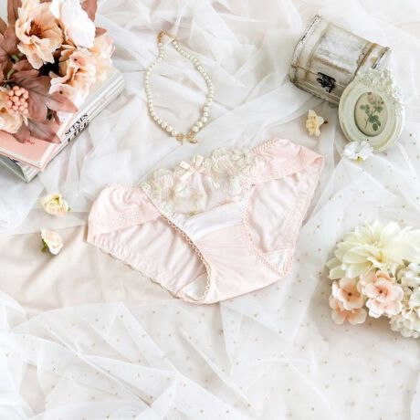 [^ԁFN0574506]yӂ蕑All̂ԂɂƂ߂āzAll̂Ԃ_ɎhJ[X́A݊ӂۂ̒ɑ@ׂȃXeb`炤ƂŁA炵K[[Ɏdオ܂BTChɂ̓ՂƂقǂȂԂ̃AbvPd˂āAsvXBlXȂԂ[XŜɍ炫قĂ悤ȁA؂₩o܂BJ[͒WOf[Vł܂Ƃ߂āA`[AbvP̃VA[A}eBbNȃRNVłBACeEpRisa MaglĩTj^[V[ćAuW[ƃyAŃfUC肵Ă܂Bu[ȓłR[fBl[gyŗJTȋCHAPPYɁBȊ肢߂Ă͂܂B[fނgpAC̗ǂSnŃXgXt[ɂ܂BNb`̓JTJTƉȂɂA̗Ƃ₷hzgpĂ܂Bɂ̓[XgpA{gXւɂȂĂ܂BTCYMFqbv 87`95cmLFqbv 92`100cmidlEobNLkFENb`hzgp֘AACẽACe͈ȉ育mFBE64500 uW[iBECjE64501 uW[iDEEEFjE64502 uW[iGEHjE74500 m[}V[cE74501 [XV[cE74502 {V[cE74506 Tj^[E14501 JbvtXbvƖ̊֌WɂAۂFČꍇ܂B܂Ap\REX}[gtHȂǂ̊ɂA኱iƉ摜̃J[قȂꍇ܂B