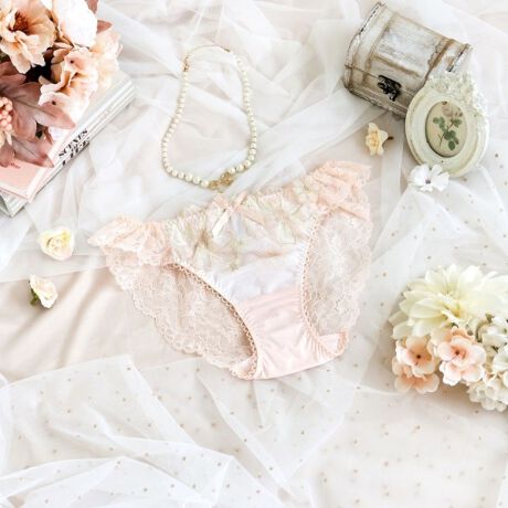 [^ԁFN0574501]yӂ蕑All̂ԂɂƂ߂āzAll̂Ԃ_ɎhJ[X́A݊ӂۂ̒ɑ@ׂȃXeb`炤ƂŁA炵K[[Ɏdオ܂BTChɂ̓ՂƂقǂȂԂ̃AbvPd˂āAsvXBlXȂԂ[XŜɍ炫قĂ悤ȁA؂₩oĂ܂Bgñ[Xɂ̓MU[炢AӂӂƂy₩Ɏv킸ƂAVѐSlߍ݂܂BJ[͒WOf[Vł܂Ƃ߂āA`[AbvP̃VA[A}eBbNȃRNVłBACeEpgn͑[XɂȂĂALk̂郌[XɐSn悭tBbg܂Bɂ̓SgĂȂ̂ŐH܂AƂSnłB{gXւV[cC܂BʋC悭AKɂp܂BÂA_߂ȂʊӂfUCAOWA[ȑl͋̕Co܂BTCYMFqbv 87`95cmLFqbv 92`100cmidlEobNLkFEtgF኱聃֘AACẽACe͈ȉ育mFBE64500 uW[iBECjE64501 uW[iDEEEFjE64502 uW[iGEHjE74500 m[}V[cE74501 [XV[cE74502 {V[cE74506 Tj^[E14501 JbvtXbvƖ̊֌WɂAۂFČꍇ܂B܂Ap\REX}[gtHȂǂ̊ɂA኱iƉ摜̃J[قȂꍇ܂B