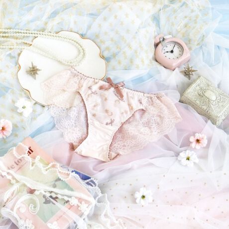 [^ԁFN0574801]y܂߂āzɕԃT}̐C[WA[RNVłB[XɃł̐⌎hJ邱ƂŁAŜLLƋPAЂƂ탍}eBbNȃfUCɎdオ܂BT}̃Sɂ͂肰ȂvXāAꐯ̂悤ȗVѐSo܂BFg͋GߊꂽAiȃk[fB[J[ł܂Ƃ߂܂Buz[vV[YgɒāASƂ߂ɂȂ܂悤ɁBȊ肢߂Ă͂܂BACeEpgn͑[XɂȂĂALk̂郌[XɐSn悭tBbg܂Bɂ̓SgĂȂ̂ŐH܂AƂSnłB{gXւV[cC܂BʋC悭AKɂp܂BÂA_߂ȂʊӂfUCAOWA[ȑl͋̕Co܂BTCYMFqbv 87`95cmLFqbv 92`100cmidlEobNLkFEtgF኱聃֘AACẽACe͈ȉ育mFBE54803 \tguE44800 ₷݃uE74800 m[}V[cE74801 [XV[cE74803 tAV[cE14804 Jbvt}LVs[XE04820 ~j|[`Ɩ̊֌WɂAۂFČꍇ܂B܂Ap\REX}[gtHȂǂ̊ɂA኱iƉ摜̃J[قȂꍇ܂B