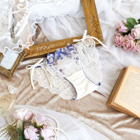 [^ԁFN0574572]yaõVtHj[zôԂƐ`͗lgݍ킹A؂ŃGKgȃV[YłB[XŜɍ炫قւ̃óA_ȃJ[OŃCpNgA炵ۂɁBɂ͗lXȏԂ̎hJ炢A炵vX܂Bɕ`ꂽ͗l͐̐11ɕωA2F̃ӂ񂾂ɂقǂƂŁAȏ݊Ăw̉؂₩oB؂ȃGu[XݏoaAgɒ邽ѐSƂ߂Ă悤ȃWF[Ɏdオ܂B̂ӂƂ܂ÂւƕςĂ܂悤ȃACeɂȂ܂悤ɁBN̔o yRisa Magli Reinei[kjzuh̐Eςy݂BACeEpTCh̃{͌іڂقǂdl̂߁AEGXgTCY̒\BD݂̒SnɒĂ܂B{͐Lk邽߉ɂAق̂ƃZNV[ĂACełBTCYMFqbv 87`95cmLFqbv 92`100cmidlEobNLkFEtgF聃֘AACẽACe͈ȉ育mFBE64570 uW[iBECjE64571 uW[iDEEEFjE64572 uW[iGEHjE44573 ₷݃uiMELjE44574 ₷݃uiLLjE44575 ₷݃ui3LjE74570 m[}V[cE74571 [XV[cE74572 {V[cE74574 TobNE74576 Tj^[E14570 XbvƖ̊֌WɂAۂFČꍇ܂B܂Ap\REX}[gtHȂǂ̊ɂA኱iƉ摜̃J[ق