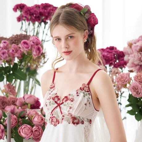 [^ԁFN0514570]yaõVtHj[zôԂƐ`͗lgݍ킹A؂ŃGKgȃV[YłB[XŜɍ炫قւ̃óA_ȃJ[OŃCpNgA炵ۂɁBɂ͗lXȏԂ炢A炵vX܂Bɕ`ꂽ͗l͐̐11ɕωA2F̃ӂ񂾂ɂقǂƂŁAȏ݊Ăw̉؂₩o܂Bgnɂ̓AVg[ȃJbeBOŃXgb`[Xґɂ炢A|CgŏȃAbvPU΂߂āA360xǂ猩ĂʊӂfUCɁB؂ȃGu[XݏoaAgɒ邽ѐSƂ߂Ă悤ȃWF[Ɏdオ܂B̂ӂƂ܂ÂւƕςĂ܂悤ȃACeɂȂ܂悤ɁBN̔o yRisa Magli Reinei[kjzuh̐Eςy݂BACeEpgnׂ͂肪悢fނgpĂAƂC̗ǂSnłBLkApĂăXgXɂdlɂȂĂ܂BTCYMFoXg 79`87cmiF80cmjLFoXg 86`94cmiF80cmjidlEXgbv߉\iOsjEgn̐LkF聃֘AACẽACe͈ȉ育mFBE64570 uW[iBECjE64571 uW[iDEEEFjE64572 uW[iGEHjE44573 ₷݃uiMELjE44574 ₷݃uiLLjE44575 ₷݃ui3LjE74570 m[}V[cE74571 [XV[cE74572 {V[cE74574 TobNE74576 Tj^[E14570 Xbv