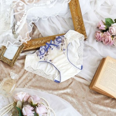 [^ԁFN0574576]yaõVtHj[zôԂƐ`͗lgݍ킹A؂ŃGKgȃV[YłB[XŜɍ炫قւ̃óA_ȃJ[OŃCpNgA炵ۂɁBɂ͗lXȏԂ̎hJ炢A炵vX܂Bɕ`ꂽ͗l͐̐11ɕωA2F̃ӂ񂾂ɂقǂƂŁAȏ݊Ăw̉؂₩oB؂ȃGu[XݏoaAgɒ邽ѐSƂ߂Ă悤ȃWF[Ɏdオ܂B̂ӂƂ܂ÂւƕςĂ܂悤ȃACeɂȂ܂悤ɁBN̔o yRisa Magli Reinei[kjzuh̐Eςy݂BACeEpRisa MaglĩTj^[V[ćAuW[ƃyAŃfUC肵Ă܂Bu[ȓłR[fBl[gyŗJTȋCHAPPYɁBȊ肢߂Ă͂܂B[fނgpAC̗ǂSnŃXgXt[ɂ܂BNb`̓JTJTƉȂɂA̗Ƃ₷hzgpĂ܂Bɂ̓[XgpA{gXւɂȂĂ܂BTCYMFqbv 87`95cmLFqbv 92`100cmidlEobNLkFENb`hzgp֘AACẽACe͈ȉ育mFBE64570 uW[iBECjE64571 uW[iDEEEFjE64572 uW[iGEHjE44573 ₷݃uiMELjE44574 ₷݃uiLLjE44575 ₷݃ui3LjE74570 m[}V[cE74571 [XV[cE74572 {V[cE74574 TobNE74576 Tj