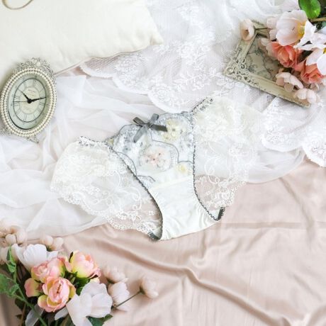 [^ԁFN0574781]ybZ[Wԑɂāz傫ȃA[`̒ɏԂpU΂߂AIWieBӂV[YłBT}̏ےł邨Ԃ́A@ׂȃXeb`3F̃Of[Vɂ邱ƂŁAԑ̂悤ȉ؂₩oB̎ɂ̓A[`ɉ悤Ɏ`̊􉽊w͗lAPretty plantsAColor with flower̉pāACpNĝA[`fpŉ炵ۂɎdグ܂BobNX^Cɂ͏Ԃ̃AbvP炢A[X̕sĂĂ܂BT}̗VѐSƃbZ[Wlߍ񂾃RNVy݂BACeEpgn͑[XɂȂĂALk̂郌[XɐSn悭tBbg܂Bɂ̓SgĂȂ̂ŐH܂AƂSnłB{gXւV[cC܂BʋC悭AKɂp܂BÂA_߂ȂʊfUCAOWA[ȑl͋̕Co܂BTCYMFqbv 87`95cmLFqbv 92`100cmidlEobNLkFEtgF኱聃֘AACẽACe͈ȉ育mFBE64780 uW[iBECjE64781 uW[iDEEEFjE64782 uW[iGEHEIjE44783 ₷݃uiMELjE44784 ₷݃uiLLjE44785 ₷݃ui3LjE74780 m[}V[cE74781 [XV[cE74782 {V[cE74786 Tj^[E14780 XbvE14784 Jbvt}LVs[XƖ̊֌WɂAۂFČꍇ܂B܂Ap\REX}[gtHȂǂ̊ɂA኱iƉ摜̃J[قȂꍇ܂B