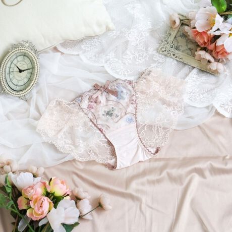 [^ԁFN0574781]ybZ[Wԑɂāz傫ȃA[`̒ɏԂpU΂߂AIWieBӂV[YłBT}̏ےł邨Ԃ́A@ׂȃXeb`3F̃Of[Vɂ邱ƂŁAԑ̂悤ȉ؂₩oB̎ɂ̓A[`ɉ悤Ɏ`̊􉽊w͗lAPretty plantsAColor with flower̉pāACpNĝA[`fpŉ炵ۂɎdグ܂BobNX^Cɂ͏Ԃ̃AbvP炢A[X̕sĂĂ܂BT}̗VѐSƃbZ[Wlߍ񂾃RNVy݂BACeEpgn͑[XɂȂĂALk̂郌[XɐSn悭tBbg܂Bɂ̓SgĂȂ̂ŐH܂AƂSnłB{gXւV[cC܂BʋC悭AKɂp܂BÂA_߂ȂʊfUCAOWA[ȑl͋̕Co܂BTCYMFqbv 87`95cmLFqbv 92`100cmidlEobNLkFEtgF኱聃֘AACẽACe͈ȉ育mFBE64780 uW[iBECjE64781 uW[iDEEEFjE64782 uW[iGEHEIjE44783 ₷݃uiMELjE44784 ₷݃uiLLjE44785 ₷݃ui3LjE74780 m[}V[cE74781 [XV[cE74782 {V[cE74786 Tj^[E14780 XbvE14784 Jbvt}LVs[XƖ̊֌WɂAۂFČꍇ܂B܂Ap\REX}[gtHȂǂ̊ɂA኱iƉ摜̃J[قȂꍇ܂B