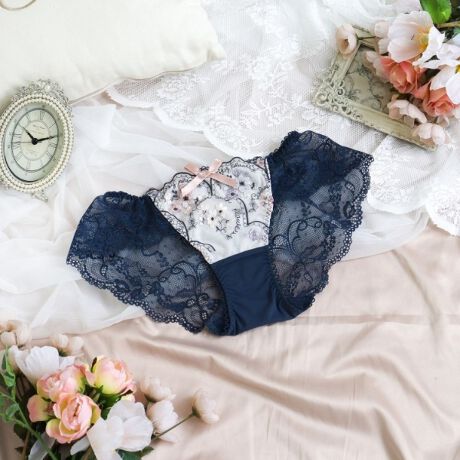 [^ԁFN0574781]ybZ[Wԑɂāz傫ȃA[`̒ɏԂpU΂߂AIWieBӂV[YłBT}̏ےł邨Ԃ́A@ׂȃXeb`3F̃Of[Vɂ邱ƂŁAԑ̂悤ȉ؂₩oB̎ɂ̓A[`ɉ悤Ɏ`̊􉽊w͗lAPretty plantsAColor with flower̉pāACpNĝA[`fpŉ炵ۂɎdグ܂BobNX^Cɂ͏Ԃ̃AbvP炢A[X̕sĂĂ܂BT}̗VѐSƃbZ[Wlߍ񂾃RNVy݂BACeEpgn͑[XɂȂĂALk̂郌[XɐSn悭tBbg܂Bɂ̓SgĂȂ̂ŐH܂AƂSnłB{gXւV[cC܂BʋC悭AKɂp܂BÂA_߂ȂʊfUCAOWA[ȑl͋̕Co܂BTCYMFqbv 87`95cmLFqbv 92`100cmidlEobNLkFEtgF኱聃֘AACẽACe͈ȉ育mFBE64780 uW[iBECjE64781 uW[iDEEEFjE64782 uW[iGEHEIjE44783 ₷݃uiMELjE44784 ₷݃uiLLjE44785 ₷݃ui3LjE74780 m[}V[cE74781 [XV[cE74782 {V[cE74786 Tj^[E14780 XbvE14784 Jbvt}LVs[XƖ̊֌WɂAۂFČꍇ܂B܂Ap\REX}[gtHȂǂ̊ɂA኱iƉ摜̃J[قȂꍇ܂B