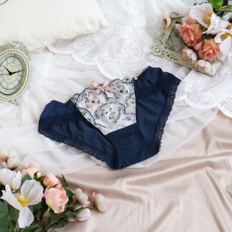 [^ԁFN0574780]ybZ[Wԑɂāz傫ȃA[`̒ɏԂpU΂߂AIWieBӂV[YłBT}̏ےł邨Ԃ́A@ׂȃXeb`3F̃Of[Vɂ邱ƂŁAԑ̂悤ȉ؂₩oB̎ɂ̓A[`ɉ悤Ɏ`̊􉽊w͗lAPretty plantsAColor with flower̉pāACpNĝA[`fpŉ炵ۂɎdグ܂BTChɂ͏Ԃ̃AbvP炢A[X̕sĂĂ܂BT}̗VѐSƃbZ[Wlߍ񂾃RNVy݂BACeEpx[VbNȃrLj^CṽV[cłBV[c̑ɂ̓[XgpA{gXւɂȂĂ܂BEGXgɂ͐Lт̂悢Sgp邱ƂŁADɃtBbg܂BƂC̗ǂSnłBTCYMFqbv 87`95cmLFqbv 92`100cmidlEobNLkFEtgF኱聃֘AACẽACe͈ȉ育mFBE64780 uW[iBECjE64781 uW[iDEEEFjE64782 uW[iGEHEIjE44783 ₷݃uiMELjE44784 ₷݃uiLLjE44785 ₷݃ui3LjE74780 m[}V[cE74781 [XV[cE74782 {V[cE74786 Tj^[E14780 XbvE14784 Jbvt}LVs[XƖ̊֌WɂAۂFČꍇ܂B܂Ap\REX}[gtHȂǂ̊ɂA኱iƉ摜̃J[قȂꍇ܂B