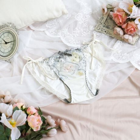 [^ԁFN0574782]ybZ[Wԑɂāz傫ȃA[`̒ɏԂpU΂߂AIWieBӂV[YłBT}̏ےł邨Ԃ́A@ׂȃXeb`3F̃Of[Vɂ邱ƂŁAԑ̂悤ȉ؂₩oB̎ɂ̓A[`ɉ悤Ɏ`̊􉽊w͗lAPretty plantsAColor with flower̉pāACpNĝA[`fpŉ炵ۂɎdグ܂BT}̗VѐSƃbZ[Wlߍ񂾃RNVy݂BACeEpTCh̃{͌іڂقǂdl̂߁AEGXgTCY̒\BD݂̒SnɒĂ܂B{͐Lk邽߉ɂAق̂ƃZNV[ĂACełBTCYMFqbv 87`95cmLFqbv 92`100cmidlEobNLkFEtgF኱聃֘AACẽACe͈ȉ育mFBE64780 uW[iBECjE64781 uW[iDEEEFjE64782 uW[iGEHEIjE44783 ₷݃uiMELjE44784 ₷݃uiLLjE44785 ₷݃ui3LjE74780 m[}V[cE74781 [XV[cE74782 {V[cE74786 Tj^[E14780 XbvE14784 Jbvt}LVs[XƖ̊֌WɂAۂFČꍇ܂B܂Ap\REX}[gtHȂǂ̊ɂA኱iƉ摜̃J[قȂꍇ܂B