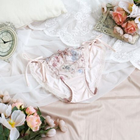 [^ԁFN0574782]ybZ[Wԑɂāz傫ȃA[`̒ɏԂpU΂߂AIWieBӂV[YłBT}̏ےł邨Ԃ́A@ׂȃXeb`3F̃Of[Vɂ邱ƂŁAԑ̂悤ȉ؂₩oB̎ɂ̓A[`ɉ悤Ɏ`̊􉽊w͗lAPretty plantsAColor with flower̉pāACpNĝA[`fpŉ炵ۂɎdグ܂BT}̗VѐSƃbZ[Wlߍ񂾃RNVy݂BACeEpTCh̃{͌іڂقǂdl̂߁AEGXgTCY̒\BD݂̒SnɒĂ܂B{͐Lk邽߉ɂAق̂ƃZNV[ĂACełBTCYMFqbv 87`95cmLFqbv 92`100cmidlEobNLkFEtgF኱聃֘AACẽACe͈ȉ育mFBE64780 uW[iBECjE64781 uW[iDEEEFjE64782 uW[iGEHEIjE44783 ₷݃uiMELjE44784 ₷݃uiLLjE44785 ₷݃ui3LjE74780 m[}V[cE74781 [XV[cE74782 {V[cE74786 Tj^[E14780 XbvE14784 Jbvt}LVs[XƖ̊֌WɂAۂFČꍇ܂B܂Ap\REX}[gtHȂǂ̊ɂA኱iƉ摜̃J[قȂꍇ܂B