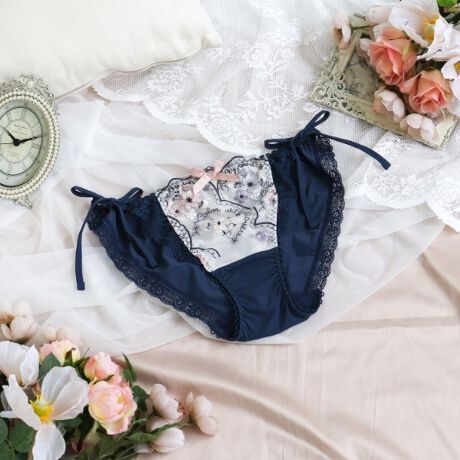 [^ԁFN0574782]ybZ[Wԑɂāz傫ȃA[`̒ɏԂpU΂߂AIWieBӂV[YłBT}̏ےł邨Ԃ́A@ׂȃXeb`3F̃Of[Vɂ邱ƂŁAԑ̂悤ȉ؂₩oB̎ɂ̓A[`ɉ悤Ɏ`̊􉽊w͗lAPretty plantsAColor with flower̉pāACpNĝA[`fpŉ炵ۂɎdグ܂BT}̗VѐSƃbZ[Wlߍ񂾃RNVy݂BACeEpTCh̃{͌іڂقǂdl̂߁AEGXgTCY̒\BD݂̒SnɒĂ܂B{͐Lk邽߉ɂAق̂ƃZNV[ĂACełBTCYMFqbv 87`95cmLFqbv 92`100cmidlEobNLkFEtgF኱聃֘AACẽACe͈ȉ育mFBE64780 uW[iBECjE64781 uW[iDEEEFjE64782 uW[iGEHEIjE44783 ₷݃uiMELjE44784 ₷݃uiLLjE44785 ₷݃ui3LjE74780 m[}V[cE74781 [XV[cE74782 {V[cE74786 Tj^[E14780 XbvE14784 Jbvt}LVs[XƖ̊֌WɂAۂFČꍇ܂B܂Ap\REX}[gtHȂǂ̊ɂA኱iƉ摜̃J[قȂꍇ܂B