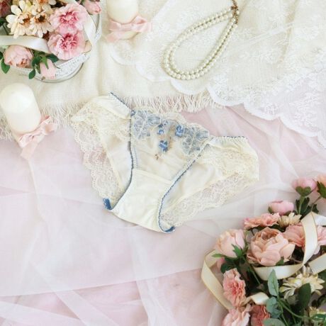 [^ԁFN0574610]yӂh郊{ŃhXAbvztX̃RRl̑ӂ񂾂ɂAhX`[tɂV[YłBhX̋̃{C[W`[AbvṔA_ɏd˕t邱ƂŁA؂ȃN`[oB@ׂȃOf[VƊۂ݂̂VGbgŁAłӂƌ񂾂悤Ȃ炩ۂɎdオ܂Bɂ̓{̕҂ݏグfUCAɍ炭ԁX炢AԂ͖x̂Xeb`ŗ̓IɁBŜɃLLƋPقǂAv킸SƂ߂}eBbNȃfUCłB̂ӂƂ܂ÂւƕςĂ܂悤ȃACeɂȂ܂悤ɁBN̔o uRisa Magli Reinei[kjvuh̐Eςy݂BACeEpx[VbNȃrLj^CṽV[cłBV[c̑ɂ̓[XgpA{gXւɂȂĂ܂BEGXgɂ͐Lт̂悢Sgp邱ƂŁADɃtBbg܂BƂC̗ǂSnłBTCYMFqbv 87`95cmLFqbv 92`100cmidlEobNLkFEtgF聃֘AACẽACe͈ȉ育mFBE64610 uW[iBECjE64611 uW[iDEEEFjE64612 uW[iGEHjE74610 m[}V[cE74611 [XV[cE74613 tAV[cE74614 TobNE74616 Tj^[E34610 L~\[E24611 ^bvpcƖ̊֌WɂAۂFČꍇ܂B܂Ap\REX}[gtHȂǂ̊ɂA኱iƉ摜̃J[قȂꍇ܂B