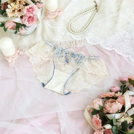 [^ԁFN0574611]yӂh郊{ŃhXAbvztX̃RRl̑ӂ񂾂ɂAhX`[tɂV[YłBhX̋̃{C[W`[AbvṔA_ɏd˕t邱ƂŁA؂ȃN`[oB@ׂȃOf[VƊۂ݂̂VGbgŁAłӂƌ񂾂悤Ȃ炩ۂɎdオ܂Bɂ̓{̕҂ݏグfUCAɍ炭ԁX炢AԂ͖x̂Xeb`ŗ̓IɁBŜɃLLƋPقǂAv킸SƂ߂}eBbNȃfUCłB̂ӂƂ܂ÂւƕςĂ܂悤ȃACeɂȂ܂悤ɁBN̔o uRisa Magli Reinei[kjvuh̐Eςy݂BACeEpgn͑[XɂȂĂALk̂郌[XɐSn悭tBbg܂Bɂ̓SgĂȂ̂ŐH܂AƂSnłB{gXւV[cC܂BʋC悭AKɂp܂BÂA_߂ȂʊӂfUCAOWA[ȑl͋̕Co܂BTCYMFqbv 87`95cmLFqbv 92`100cmidlEobNLkFEtgF聃֘AACẽACe͈ȉ育mFBE64610 uW[iBECjE64611 uW[iDEEEFjE64612 uW[iGEHjE74610 m[}V[cE74611 [XV[cE74613 tAV[cE74614 TobNE74616 Tj^[E34610 L~\[E24611 ^bvpcƖ̊֌WɂAۂFČꍇ܂B܂Ap\REX}[gtHȂǂ̊ɂA኱i