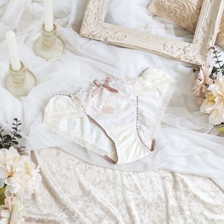 [^ԁFN0574650]y`ꂽԁX܂ƂāzobNӎǎ̂悤ȁAԁX`[tɂV[YłBŜɂꂽԂ́AXeb`Ɍ݂Č򊴂Ƃ肰Ȃ̊o܂B݂̉ӏωȂAŕʓIȐ邱ƂŁAǎ̂悤Ȑꂽ\Bd̂闎J[OŁAl̖͂gɂ܂Ƃ悤ȃNVJȃfUCɎdオ܂BACeEpx[VbNȃrLj^CṽV[cłBV[c̑ɂ̓[XgpA{gXւɂȂĂ܂BEGXgɂ͐Lт̂悢Sgp邱ƂŁADɃtBbg܂BƂC̗ǂSnłBTCYMFqbv 87`95cmLFqbv 92`100cmidlEobNLkFEtgF኱聃֘AACẽACe͈ȉ育mFBE64650 uW[iBECjE64651 uW[iDEEEFjE64652 uW[iGEHjE74650 m[}V[cE74651 [XV[cE74654 TobNE74656 Tj^[E14651 JbvtXbvƖ̊֌WɂAۂFČꍇ܂B܂Ap\REX}[gtHȂǂ̊ɂA኱iƉ摜̃J[قȂꍇ܂B