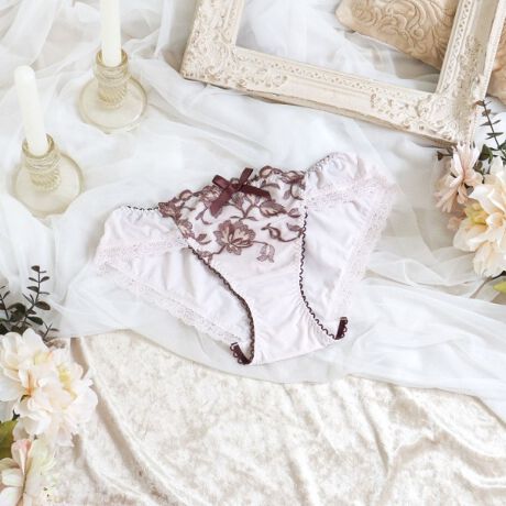 [^ԁFN0574650]y`ꂽԁX܂ƂāzobNӎǎ̂悤ȁAԁX`[tɂV[YłBŜɂꂽԂ́AXeb`Ɍ݂Č򊴂Ƃ肰Ȃ̊o܂B݂̉ӏωȂAŕʓIȐ邱ƂŁAǎ̂悤Ȑꂽ\Bd̂闎J[OŁAl̖͂gɂ܂Ƃ悤ȃNVJȃfUCɎdオ܂BACeEpx[VbNȃrLj^CṽV[cłBV[c̑ɂ̓[XgpA{gXւɂȂĂ܂BEGXgɂ͐Lт̂悢Sgp邱ƂŁADɃtBbg܂BƂC̗ǂSnłBTCYMFqbv 87`95cmLFqbv 92`100cmidlEobNLkFEtgF኱聃֘AACẽACe͈ȉ育mFBE64650 uW[iBECjE64651 uW[iDEEEFjE64652 uW[iGEHjE74650 m[}V[cE74651 [XV[cE74654 TobNE74656 Tj^[E14651 JbvtXbvƖ̊֌WɂAۂFČꍇ܂B܂Ap\REX}[gtHȂǂ̊ɂA኱iƉ摜̃J[قȂꍇ܂B