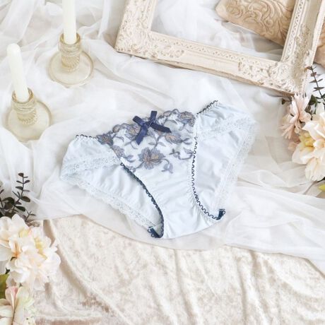 [^ԁFN0574650]y`ꂽԁX܂ƂāzobNӎǎ̂悤ȁAԁX`[tɂV[YłBŜɂꂽԂ́AXeb`Ɍ݂Č򊴂Ƃ肰Ȃ̊o܂B݂̉ӏωȂAŕʓIȐ邱ƂŁAǎ̂悤Ȑꂽ\Bd̂闎J[OŁAl̖͂gɂ܂Ƃ悤ȃNVJȃfUCɎdオ܂BACeEpx[VbNȃrLj^CṽV[cłBV[c̑ɂ̓[XgpA{gXւɂȂĂ܂BEGXgɂ͐Lт̂悢Sgp邱ƂŁADɃtBbg܂BƂC̗ǂSnłBTCYMFqbv 87`95cmLFqbv 92`100cmidlEobNLkFEtgF኱聃֘AACẽACe͈ȉ育mFBE64650 uW[iBECjE64651 uW[iDEEEFjE64652 uW[iGEHjE74650 m[}V[cE74651 [XV[cE74654 TobNE74656 Tj^[E14651 JbvtXbvƖ̊֌WɂAۂFČꍇ܂B܂Ap\REX}[gtHȂǂ̊ɂA኱iƉ摜̃J[قȂꍇ܂B