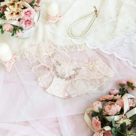 [^ԁFN0574613]yӂh郊{ŃhXAbvztX̃RRl̑ӂ񂾂ɂAhX`[tɂV[YłB[Xɂ̓{̕҂ݏグfUCAɍ炭ԁX炢AԂ͖x̂Xeb`ŗ̓IɁBTChɂ͏ȃ{YāAÂ炵vX܂BŜɃLLƋPقǂAv킸SƂ߂}eBbNȃfUCłB̂ӂƂ܂ÂւƕςĂ܂悤ȃACeɂȂ܂悤ɁBN̔o uRisa Magli Reinei[kjvuh̐Eςy݂BACeEpӂƍLVGbg炵A[XґɂA̎q炵fUCy݂܂B̂̒ߕtȂAyȗSnłBEGXgƃtÃnŃX^CUPʂBXJ[g⃏Chpcƍ킹p̂߂łBTCYMFqbv 87`95cmLFqbv 92`100cmidlEobNLkFEtgF኱聃֘AACẽACe͈ȉ育mFBE64610 uW[iBECjE64611 uW[iDEEEFjE64612 uW[iGEHjE74610 m[}V[cE74611 [XV[cE74613 tAV[cE74614 TobNE74616 Tj^[E34610 L~\[E24611 ^bvpcƖ̊֌WɂAۂFČꍇ܂B܂Ap\REX}[gtHȂǂ̊ɂA኱iƉ摜̃J[قȂꍇ܂B