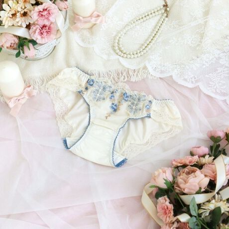 [^ԁFN0574616]yӂh郊{ŃhXAbvztX̃RRl̑ӂ񂾂ɂAhX`[tɂV[YłBhX̋̃{C[W`[AbvṔA_ɏd˕t邱ƂŁA؂ȃN`[oB@ׂȃOf[VƊۂ݂̂VGbgŁAłӂƌ񂾂悤Ȃ炩ۂɎdオ܂Bɂ̓{̕҂ݏグfUCAɍ炭ԁX炢AԂ͖x̂Xeb`ŗ̓IɁBŜɃLLƋPقǂAv킸SƂ߂}eBbNȃfUCłB̂ӂƂ܂ÂւƕςĂ܂悤ȃACeɂȂ܂悤ɁBN̔o uRisa Magli Reinei[kjvuh̐Eςy݂BACeEpRisa MaglĩTj^[V[ćAuW[ƃyAŃfUC肵Ă܂Bu[ȓłR[fBl[gyŗJTȋCHAPPYɁBȊ肢߂Ă͂܂BC̗ǂSnŃXgXt[ɂ܂BNb`̓JTJTƉȂɂA̗Ƃ₷hzgpĂ܂Bɂ̓[XgpA{gXւɂȂĂ܂BTCYMFqbv 87`95cmLFqbv 92`100cmidlEobNLkFENb`hzgp֘AACẽACe͈ȉ育mFBE64610 uW[iBECjE64611 uW[iDEEEFjE64612 uW[iGEHjE74610 m[}V[cE74611 [XV[cE74613 tAV[cE74614 TobNE74616 Tj^[E34610 L~\[E24611 ^bvpcƖ̊֌WɂAۂFČꍇ