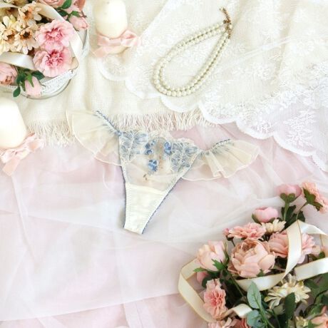 [^ԁFN0574614]yӂh郊{ŃhXAbvztX̃RRl̑ӂ񂾂ɂAhX`[tɂV[YłBhX̋̃{C[W`[AbvṔA_ɏd˕t邱ƂŁA؂ȃN`[oB@ׂȃOf[VƊۂ݂̂VGbgŁAłӂƌ񂾂悤Ȃ炩ۂɎdオ܂Bɂ̓{̕҂ݏグfUCAɍ炭ԁX炢AԂ͖x̂Xeb`ŗ̓IɁBAbvPƃN̂`[fނƁAobNX^C̏ȃ{ŁAÂ炵vX܂BŜɃLLƋPقǂAv킸SƂ߂}eBbNȃfUCłB̂ӂƂ܂ÂւƕςĂ܂悤ȃACeɂȂ܂悤ɁBN̔o uRisa Magli Reinei[kjvuh̐Eςy݂BACeEpTobNV[c͑̃V[cɔוzʐςȂߒʋC悭Aɂ߉Kɂp܂BV[c̃CCɂȂȂ߁A{gX̎ނ킸Lp܂BTCYMFqbv 87`95cmLFqbv 92`100cmidlEobNLkFEtgF聃֘AACẽACe͈ȉ育mFBE64610 uW[iBECjE64611 uW[iDEEEFjE64612 uW[iGEHjE74610 m[}V[cE74611 [XV[cE74613 tAV[cE74614 TobNE74616 Tj^[E34610 L~\[E24611 ^bvpcƖ̊֌WɂAۂFČꍇ܂B܂Ap\REX}[gtHȂǂ̊ɂA኱iƉ摜̃J[