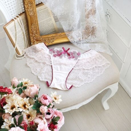 [^ԁFN0574593]yN}`X炫قK[fցzԂ炫قK[fC[WAĝV[YłBŜɏԂU΂߂iq̃[X́A[XƓJ[݂̂̂E[[ŎhJ邱ƂŁAi`ȉ炵ɁB̏ォN}`X̂ԂC[WP~J[Xd˂āAԂK[f̍ɗ܂荇č炢Ă؂₩ȗlq\Ă܂BقȂ郌[XAbvPAhJ~bNX邱ƂŁAgȃNtĝۂɎdオ܂BACeEpӂƍLVGbg炵A[XґɂA̎q炵fUCy݂܂B̂̒ߕtȂAyȗSnłBEGXgƃtÃnŃX^CUPʂBXJ[g⃏Chpcƍ킹p̂߂łBTCYMFqbv 87`95cmLFqbv 92`100cmidlEobNLkFEtgF኱聃֘AACẽACe͈ȉ育mFBE64590 uW[iBECjE64591 uW[iDEEEFjE64592 uW[iGEHjE44590 ₷݃uE74590 m[}V[cE74591 [XV[cE74593 tAV[cE74596 Tj^[E34591 JbvtL~\[Ɩ̊֌WɂAۂFČꍇ܂B܂Ap\REX}[gtHȂǂ̊ɂA኱iƉ摜̃J[قȂꍇ܂B