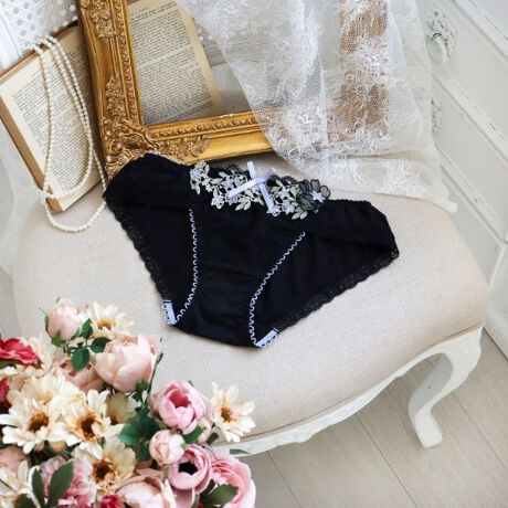 [^ԁFN0574590]yN}`X炫قK[fցzԂ炫قK[fC[WAĝV[YłBŜɏԂU΂߂iq̃[X́A[XƓJ[݂̂̂E[[ŎhJ邱ƂŁAi`ȉ炵ɁB̏ォN}`X̂ԂC[WP~J[Xd˂āAԂK[f̍ɗ܂荇č炢Ă؂₩ȗlq\Ă܂BTChɂ͑傫ȃ`[AbvPƁȀォ珬Ԃ̃AbvP炢Ay₩vXBقȂ郌[XAbvPAhJ~bNX邱ƂŁAgȃNtĝۂɎdオ܂BACeEpx[VbNȃrLj^CṽV[cłBV[c̑ɂ̓[XgpA{gXւɂȂĂ܂BEGXgɂ͐Lт̂悢Sgp邱ƂŁADɃtBbg܂BƂC̗ǂSnłBTCYMFqbv 87`95cmLFqbv 92`100cmidlEobNLkFEtgF኱聃֘AACẽACe͈ȉ育mFBE64590 uW[iBECjE64591 uW[iDEEEFjE64592 uW[iGEHjE44590 ₷݃uE74590 m[}V[cE74591 [XV[cE74593 tAV[cE74596 Tj^[E34591 JbvtL~\[Ɩ̊֌WɂAۂFČꍇ܂B܂Ap\REX}[gtHȂǂ̊ɂA኱iƉ摜̃J[قȂꍇ܂B