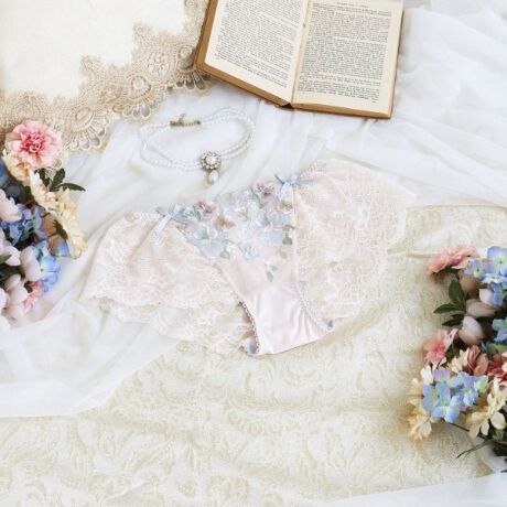 [^ԁFN0574635]y킽`Of[V̉ԁXz mGC[WA|WVjOvgґɂقǂV[YłBŜɂꂽԁX̎hJ́Aʉ̂悤ȃOf[Va邱ƂŁA؂₩Ȃ@ׂȕ\ɁBԂтׂ͍߂̃ŉALLƏiȋPA|WVjOvgRۂɎdオ܂BTChɂ̓{قǂĉ炵vXĂ܂BFWJ͐VG߂̖KAX[L[ŗ̂J[OɁB̃A[ggɒ悤ȓʊoAl̏ɑRNVłB̂ӂƂ܂ÂւƕςĂ܂悤ȃACeɂȂ܂悤ɁBN̔o uRisa Magli Reinei[kjvuh̐Eςy݂BACeEpgn͑[XɂȂĂALk̂郌[XɐSn悭tBbg܂Bɂ̓SgĂȂ̂ŁAH݂̋ȕɂ߂łB{gXւV[cC܂BʋC悭AKɂp܂B݂͐󂭁ATCh̕L߈芴̂闚SnłBTCYMFqbv 87`95cmLFqbv 92`100cmidlEobNLkFEtgF聃֘AACẽACe͈ȉ育mFBE64630 uW[iBECjE64631 uW[iDEEEFjE64632 uW[iGEHEIjE74630 m[}V[cE74631 [XV[cE74634 TobNV[cE74635 qbvnOE74636 Tj^[E14630 XbvƖ̊֌WɂAۂFČꍇ܂B܂Ap\REX}[gtHȂǂ̊ɂA኱iƉ摜̃J[قȂꍇ܂B