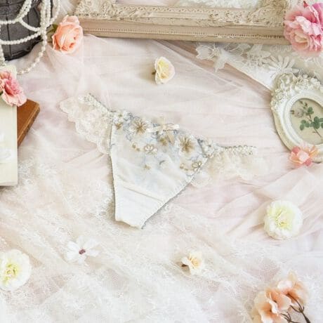 [^ԁFN0574604]y킽ݍރt[V[zTClÂԂ`[tɂȃV[YłBŜɎU΂߂TClÂԂ́A11̃̓ɕω邱ƂŁAԔɂ悤ȉ؂₩ȕ͋CɁBNƊۂ݂̂s⏬ԒBӂ񂾂ɂ炢AtF~jȈۂɎdオ܂BobNX^Cɂ͏ȃyÃAbvPYāA炵㉟܂B炩Fx[XɁA▭ȃJ[OɐSƂ߂IvoryEMustardEPink3FœWJBTClẢԌtuсvu]v̂悤ɁAgɒ邾łƏΊ炪炭悤ȃT}RNVłBACeEpTobNV[c͑̃V[cɔוzʐςȂߒʋC悭Aɂ߉Kɂp܂BV[c̃CCɂȂȂ߁A{gX̎ނ킸Lp܂BTCYMFqbv 87`95cmLFqbv 92`100cmidlEobNLkFEtgF኱聃֘AACẽACe͈ȉ育mFBE64600 uW[iBECjE64601 uW[iDEEEFjE64602 uW[iGEHjE44603 ₷݃uiMELjE44604 ₷݃uiLLjE44605 ₷݃ui3LjE74600 m[}V[cE74601 [XV[cE74604 TobNE74606 Tj^[E14601 JbvtXbvƖ̊֌WɂAۂFČꍇ܂B܂Ap\REX}[gtHȂǂ̊ɂA኱iƉ摜̃J[قȂꍇ܂B