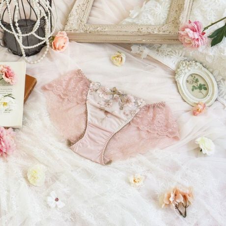 [^ԁFN0574601]y킽ݍރt[V[zTClÂԂ`[tɂȃV[YłBŜɎU΂߂TClÂԂ́A11̃̓ɕω邱ƂŁAԔɂ悤ȉ؂₩ȕ͋CɁBNƊۂ݂̂s⏬ԒBӂ񂾂ɂ炢AtF~jȈۂɎdオ܂BobNX^Cɂ͏ȃyÃAbvPYāA炵㉟܂B炩Fx[XɁA▭ȃJ[OɐSƂ߂IvoryEMustardEPink3FœWJBTClẢԌtuсvu]v̂悤ɁAgɒ邾łƏΊ炪炭悤ȃT}RNVłBACeEpgn͑[XɂȂĂALk̂郌[XɐSn悭tBbg܂Bɂ̓SgĂȂ̂ŐH܂AƂSnłB{gXւV[cC܂BʋC悭AKɂp܂BÂA_߂ȂʊӂfUCAOWA[ȑl͋̕Co܂BTCYMFqbv 87`95cmLFqbv 92`100cmidlEobNLkFEtgF኱聃֘AACẽACe͈ȉ育mFBE64600 uW[iBECjE64601 uW[iDEEEFjE64602 uW[iGEHjE44603 ₷݃uiMELjE44604 ₷݃uiLLjE44605 ₷݃ui3LjE74600 m[}V[cE74601 [XV[cE74604 TobNE74606 Tj^[E14601 JbvtXbvƖ̊֌WɂAۂFČꍇ܂B܂Ap\REX}[gtHȂǂ̊ɂA኱iƉ摜̃J[قȂꍇ܂B