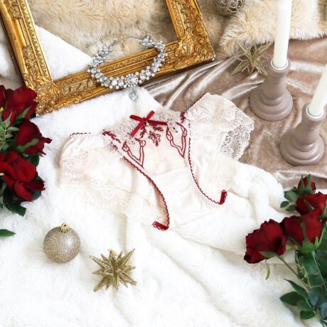 [^ԁFN0574670]yXbOēʂȃNX}XzNX}Xɂ͌ȂXbOǏ`[tɂAT}̃NX}XRNVłB[Xɂ͊􉽊w͗lT[Jbg̃AbvP炢A؂₩ŉŝdオɁBӂ񂾂ɃhJāACiӂPƎaVȃJ[OAGKgȑl̃NX}Xo܂Btg̃{ɂ͗h郉CXg[AobNX^Cɂ̓{Əȃz[炢A炵vX܂BN1x̃NX}XV[ÝARisa MaglĩWF[ŃqCɁBN̔o uRisa Magli Reinei[kjvuh̐Eςy݂BACeEpx[VbNȃrLj^CṽV[cłBV[c̑ɂ̓[XgpA{gXւɂȂĂ܂BEGXgɂ͐Lт̂悢Sgp邱ƂŁADɃtBbg܂BƂC̗ǂSnłBTCYMFqbv 87`95cmLFqbv 92`100cmidlEobNLkFEtgF聃֘AACẽACe͈ȉ育mFBE64670 uW[iBECjE64671 uW[iDEEEFjE64672 uW[iGEHjE54673 \tguE74670 m[}V[cE74671 [XV[cE74672 XyV{V[cE74674 TobNE14670 XbvE94679 xr[h[ZbgE34675 J[fBKE04679 K[^[xgƖ̊֌WɂAۂFČꍇ܂B܂Ap\REX}[gtHȂǂ̊ɂA኱iƉ摜̃J[قȂꍇ܂B