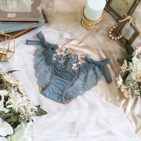 [^ԁFN0574692]yȂރJTuJ̉Ԃ̂悤Ɂz̏AJTuĴԂC[WV[YłBJTuJ`[tɂCpNĝ邨Ԃ́Ax̂Xeb`Ŕ򊴂oB[v^bẐ悤ȃhbg̃{Aʂȃ`[t_ɑgݍ킹āAǂGXjbN̂ۂɎdオ܂B̋PƃJTuJ̍MȋCiӂ鐢EςAv킸ڂЂRNVłB̂ӂƂ܂ÂւƕςĂ܂悤ȃACeɂȂ܂悤ɁBN̔o yRisa Magli Reinei[kjzuh̐Eςy݂BACeEpTCh̃`[{͌іڂقǂdl̂߁AEGXgTCY̒\BD݂̒SnɒĂ܂B{͐Lk邽߉ɂAق̂ƃZNV[ĂACełBTCYMFqbv 87`95cmLFqbv 92`100cmidlEobNLkFEtgF聃֘AACẽACe͈ȉ育mFBE64690 uW[iBECjE64691 uW[iDEEEFjE64692 uW[iGEHjE44693 ₷݃uiMELjE44694 ₷݃uiLLjE44695 ₷݃ui3LjE74690 m[}V[cE74691 [XV[cE74692 {V[cE74694 TobNE74696 Tj^[E14690 XbvƖ̊֌WɂAۂFČꍇ܂B܂Ap\REX}[gtHȂǂ̊ɂA኱iƉ摜̃J[قȂꍇ܂B