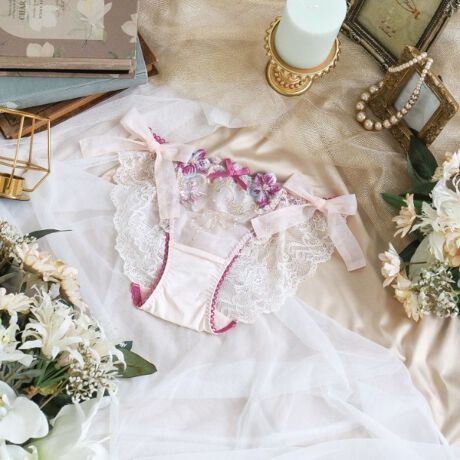 [^ԁFN0574692]yȂރJTuJ̉Ԃ̂悤Ɂz̏AJTuĴԂC[WV[YłBJTuJ`[tɂCpNĝ邨Ԃ́Ax̂Xeb`Ŕ򊴂oB[v^bẐ悤ȃhbg̃{Aʂȃ`[t_ɑgݍ킹āAǂGXjbN̂ۂɎdオ܂B̋PƃJTuJ̍MȋCiӂ鐢EςAv킸ڂЂRNVłB̂ӂƂ܂ÂւƕςĂ܂悤ȃACeɂȂ܂悤ɁBN̔o yRisa Magli Reinei[kjzuh̐Eςy݂BACeEpTCh̃`[{͌іڂقǂdl̂߁AEGXgTCY̒\BD݂̒SnɒĂ܂B{͐Lk邽߉ɂAق̂ƃZNV[ĂACełBTCYMFqbv 87`95cmLFqbv 92`100cmidlEobNLkFEtgF聃֘AACẽACe͈ȉ育mFBE64690 uW[iBECjE64691 uW[iDEEEFjE64692 uW[iGEHjE44693 ₷݃uiMELjE44694 ₷݃uiLLjE44695 ₷݃ui3LjE74690 m[}V[cE74691 [XV[cE74692 {V[cE74694 TobNE74696 Tj^[E14690 XbvƖ̊֌WɂAۂFČꍇ܂B܂Ap\REX}[gtHȂǂ̊ɂA኱iƉ摜̃J[قȂꍇ܂B