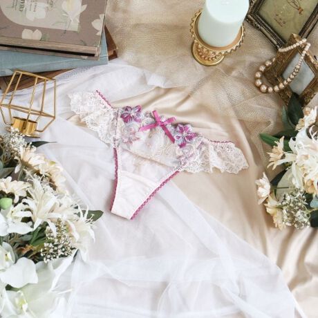 [^ԁFN0574694]yȂރJTuJ̉Ԃ̂悤Ɂz̏AJTuĴԂC[WV[YłBJTuJ`[tɂCpNĝ邨Ԃ́Ax̂Xeb`Ŕ򊴂oB[v^bẐ悤ȃhbg̃{Aʂȃ`[t_ɑgݍ킹āAǂGXjbN̂ۂɎdオ܂BobNX^Cɂ̓JTuJ̃AbvP炢Aו܂ŉ؂₩vXB̋PƃJTuJ̍MȋCiӂ鐢EςAv킸ڂЂRNVłB̂ӂƂ܂ÂւƕςĂ܂悤ȃACeɂȂ܂悤ɁBN̔o yRisa Magli Reinei[kjzuh̐Eςy݂BACeEpEGXgobNɂđ[XdlɂȂĂ܂BTobNV[c͑̃V[cɔוzʐςȂߒʋC悭Aɂ߉Kɂp܂BV[c̃CCɂȂȂ߁A{gX̎ނ킸Lp܂BobNG̗D[X̂߁ATobNV[c߂Ă̕pĂ₷fUCłBTCYMFqbv 87`95cmLFqbv 92`100cmidlEobNLkFEtgF聃֘AACẽACe͈ȉ育mFBE64690 uW[iBECjE64691 uW[iDEEEFjE64692 uW[iGEHjE44693 ₷݃uiMELjE44694 ₷݃uiLLjE44695 ₷݃ui3LjE74690 m[}V[cE74691 [XV[cE74692 {V[cE74694 TobNE74696 Tj^[E14690 XbvƖ̊֌WɂAۂFČꍇ܂B܂Ap\REX}[gtHȂǂ̊ɂA኱iƉ摜̃J