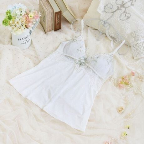 [^ԁFN0534711]yɍ炭AbT̂Ԃ~l߂āzlC𔎂u[ivAVJ[ăoCoBJ[ybgɍ炫ق鏬炵AbT̂悤ɁAԂJbvӂƃJbvɔ~l߂fUCłB򊴂̂Ԃт͂܂ŕΔ̂悤ŁAԐcɂꂽ̃LLƂ߂AL[gȈۂ^Ă܂BJbvɂ͏Ԃ̃u[PC[WfUCvXA̎q炵͋CɁBJbvɂ̓zCg̎hJłԂXgb`[XƃAbvP炢AVɐ؂ւāAו܂ŐS䂩ACeɎdオ܂BobNX^Cɂ[XґɂقǂAǂ猩Ă؂₩ȃX^CɁBAbT̉ԌtuDvu䂩v̂悤ɁA炩DӂiȃJ[WJɂȂĂ܂BACeEpJbv^CṽL~\[Ȃ̂ŁAuW[𒅂ɂ1łp܂Bgnׂ͂肪悢fނgpĂAƂC̗ǂSnłBLkApĂăXgXɂdlɂȂĂ܂BTCYMFoXg 79`87cmiF60cmjLFoXg 86`94cmiF60cmjidlEXgbv߉\iOsjEgn̐LkFEO\JbvtiE^j֘AACẽACe͈ȉ育mFBE64710 uW[iBECjE64711 uW[iDEEEFjE64712 uW[iGEHEIjE74710 m[}V[cE74711 [XV[cE74712 {V[cE74716 Tj^[E14710 XbvE34711 JbvtL~\[E24711 ^bvpcƖ̊֌WɂAۂFČꍇ܂B܂Ap\REX}[gtHȂǂ̊ɂA኱iƉ摜̃J[قȂꍇ