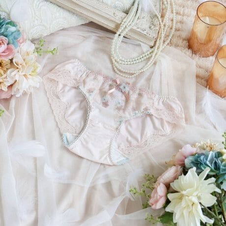 [^ԁFN0574726]ydȂ荇AxẢԁXzɍ炭AxÂԂC[WV[YłB[Xɂ̓tȃXeb`ő_ɕ`AxAƏԂhJāAŝ@ׂȎdオɁBLLƋPƃ|Cg̃J[OAԂӂƕoĂlq炵\Ă܂B{ɂ̓cC[h̖Ԗږ͗lقǂAԂ̃AbvPd˂܂B[Xӂɂ͊􉽊w͗l𗧑̓IȃCP~@łقǂāAGKgȔoBFWJ~̋Cɗnނ悤ȁA炩iȕ͋CoRNVłB̂ӂƂ܂ÂւƕςĂ܂悤ȃACeɂȂ܂悤ɁBN̔o yRisa Magli Reinei[kjzuh̐Eςy݂BACeEpRisa MaglĩTj^[V[ćAuW[ƃyAŃfUC肵Ă܂Bu[ȓłR[fBl[gyŗJTȋCHAPPYɁBȊ肢߂Ă͂܂B[fނgpAC̗ǂSnŃXgXt[ɂ܂BNb`̓JTJTƉȂɂA̗Ƃ₷hzgpĂ܂Bɂ̓[XgpA{gXւɂȂĂ܂BTCYMFqbv 87`95cmLFqbv 92`100cmidlEobNLkFENb`hzgp֘AACẽACe͈ȉ育mFBE64720 uW[iBECjE64721 uW[iDEEEFjE64722 uW[iGEHjE74720 m[}V[cE74721 [XV[cE74724 TobNE74725 qbvnOE74726 Tj^[E14720 XbvƖ̊֌WɂAۂFČꍇ܂B܂Ap\REX}[gtHȂǂ̊ɂA኱iƉ摜̃J[قȂꍇ܂B