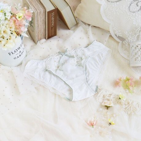 [^ԁFN0574710]yɍ炭AbT̂Ԃ~l߂āzlC𔎂u[ivAVJ[ăoCoBJ[ybgɍ炫ق鏬炵AbT̂悤ɁAԂӂɔ~l߂fUCłB򊴂̂Ԃт͂܂ŕΔ̂悤ŁAԐcɂꂽ̃LLƂ߂AL[gȈۂ^Ă܂Btgɂ͏Ԃ̃u[PC[WfUCvXA̎q炵͋CɁBAbT̉ԌtuDvu䂩v̂悤ɁA炩DӂiȃJ[WJɂȂĂ܂BACeEpx[VbNȃrLj^CṽV[cłBV[c̑ɂ̓[XgpA{gXւɂȂĂ܂BEGXgɂ͐Lт̂悢Sgp邱ƂŁADɃtBbg܂BƂC̗ǂSnłBTCYMFqbv 87`95cmLFqbv 92`100cmidlEobNLkFEtgF኱聃֘AACẽACe͈ȉ育mFBE64710 uW[iBECjE64711 uW[iDEEEFjE64712 uW[iGEHEIjE74710 m[}V[cE74711 [XV[cE74712 {V[cE74716 Tj^[E14710 XbvE34711 JbvtL~\[E24711 ^bvpcƖ̊֌WɂAۂFČꍇ܂B܂Ap\REX}[gtHȂǂ̊ɂA኱iƉ摜̃J[قȂꍇ܂B