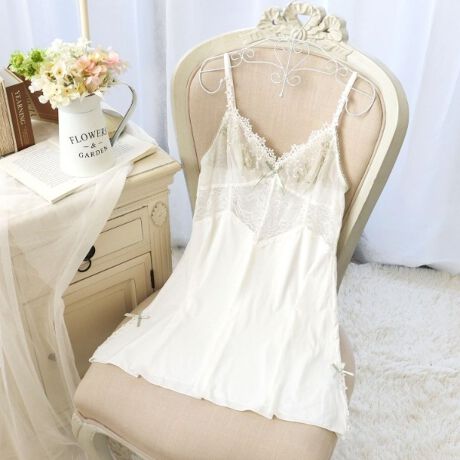 [^ԁFN0514710]yɍ炭AbT̂Ԃ~l߂āzlC𔎂u[ivAVJ[ăoCoBJ[ybgɍ炫ق鏬炵AbT̂悤ɁAԂoXgӂXgbvA̗TCh܂Ŕ~l߂fUCłB򊴂̂Ԃт͂܂ŕΔ̂悤ŁAԐcɂꂽ̃LLƂ߂AL[gȈۂ^Ă܂BoXgɂ͏Ԃ̃u[PC[WfUCvXA̎q炵͋CɁBoXgɂ̓zCg̎hJłԂXgb`[Xӂ񂾂ɂ炢Aו܂ŐS䂩ACeɎdオ܂BAbT̉ԌtuDvu䂩v̂悤ɁA炩DӂiȃJ[WJɂȂĂ܂BACeEpgnׂ͂肪悢fނgpĂAƂC̗ǂSnłBLkApĂăXgXɂdlɂȂĂ܂BTCYMFoXg 79`87cmiF75cmjLFoXg 86`94cmiF75cmjidlEXgbv߉\iOsjEgn̐LkF聃֘AACẽACe͈ȉ育mFBE64710 uW[iBECjE64711 uW[iDEEEFjE64712 uW[iGEHEIjE74710 m[}V[cE74711 [XV[cE74712 {V[cE74716 Tj^[E14710 XbvE34711 JbvtL~\[E24711 ^bvpcƖ̊֌WɂAۂFČꍇ܂B܂Ap\REX}[gtHȂǂ̊ɂA኱iƉ摜̃J[قȂꍇ܂B