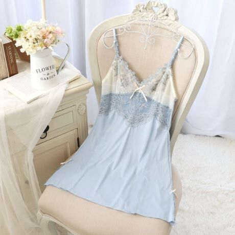 [^ԁFN0514710]yɍ炭AbT̂Ԃ~l߂āzlC𔎂u[ivAVJ[ăoCoBJ[ybgɍ炫ق鏬炵AbT̂悤ɁAԂoXgӂXgbvA̗TCh܂Ŕ~l߂fUCłB򊴂̂Ԃт͂܂ŕΔ̂悤ŁAԐcɂꂽ̃LLƂ߂AL[gȈۂ^Ă܂BoXgɂ͏Ԃ̃u[PC[WfUCvXA̎q炵͋CɁBoXgɂ̓zCg̎hJłԂXgb`[Xӂ񂾂ɂ炢Aו܂ŐS䂩ACeɎdオ܂BAbT̉ԌtuDvu䂩v̂悤ɁA炩DӂiȃJ[WJɂȂĂ܂BACeEpgnׂ͂肪悢fނgpĂAƂC̗ǂSnłBLkApĂăXgXɂdlɂȂĂ܂BTCYMFoXg 79`87cmiF75cmjLFoXg 86`94cmiF75cmjidlEXgbv߉\iOsjEgn̐LkF聃֘AACẽACe͈ȉ育mFBE64710 uW[iBECjE64711 uW[iDEEEFjE64712 uW[iGEHEIjE74710 m[}V[cE74711 [XV[cE74712 {V[cE74716 Tj^[E14710 XbvE34711 JbvtL~\[E24711 ^bvpcƖ̊֌WɂAۂFČꍇ܂B܂Ap\REX}[gtHȂǂ̊ɂA኱iƉ摜̃J[قȂꍇ܂B