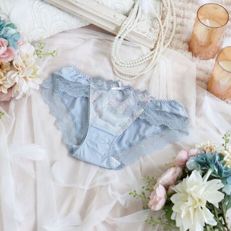 [^ԁFN0574720]ydȂ荇AxẢԁXzɍ炭AxÂԂC[WV[YłB[Xɂ̓tȃXeb`ő_ɕ`AxAƏԂhJāȀォ炨̃`[AbvP炤ƂŁAŝ@ׂȎdオɁBɃcC[h̖Ԗږ͗lقǂԂ̃AbvPd˂āALLƋPƃ|Cg̃J[OAԂӂƕoĂlq炵\Ă܂Btgӂɂ͊􉽊w͗l𗧑̓IȃCP~@łقǂāAGKgȔoBFWJ~̋Cɗnނ悤ȁA炩iȕ͋CoRNVłB̂ӂƂ܂ÂւƕςĂ܂悤ȃACeɂȂ܂悤ɁBN̔o yRisa Magli Reinei[kjzuh̐Eςy݂BACeEpx[VbNȃrLj^CṽV[cłBV[c̑ɂ̓[XgpA{gXւɂȂĂ܂BEGXgɂ͐Lт̂悢Sgp邱ƂŁADɃtBbg܂BƂC̗ǂSnłBTCYMFqbv 87`95cmLFqbv 92`100cmidlEobNLkFEtgF聃֘AACẽACe͈ȉ育mFBE64720 uW[iBECjE64721 uW[iDEEEFjE64722 uW[iGEHjE74720 m[}V[cE74721 [XV[cE74724 TobNE74725 qbvnOE74726 Tj^[E14720 XbvƖ̊֌WɂAۂFČꍇ܂B܂Ap\REX}[gtHȂǂ̊ɂA኱iƉ摜̃J[قȂꍇ܂B