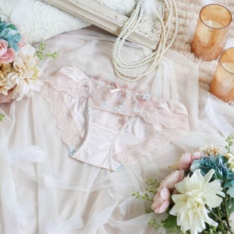 [^ԁFN0574720]ydȂ荇AxẢԁXzɍ炭AxÂԂC[WV[YłB[Xɂ̓tȃXeb`ő_ɕ`AxAƏԂhJāȀォ炨̃`[AbvP炤ƂŁAŝ@ׂȎdオɁBɃcC[h̖Ԗږ͗lقǂԂ̃AbvPd˂āALLƋPƃ|Cg̃J[OAԂӂƕoĂlq炵\Ă܂Btgӂɂ͊􉽊w͗l𗧑̓IȃCP~@łقǂāAGKgȔoBFWJ~̋Cɗnނ悤ȁA炩iȕ͋CoRNVłB̂ӂƂ܂ÂւƕςĂ܂悤ȃACeɂȂ܂悤ɁBN̔o yRisa Magli Reinei[kjzuh̐Eςy݂BACeEpx[VbNȃrLj^CṽV[cłBV[c̑ɂ̓[XgpA{gXւɂȂĂ܂BEGXgɂ͐Lт̂悢Sgp邱ƂŁADɃtBbg܂BƂC̗ǂSnłBTCYMFqbv 87`95cmLFqbv 92`100cmidlEobNLkFEtgF聃֘AACẽACe͈ȉ育mFBE64720 uW[iBECjE64721 uW[iDEEEFjE64722 uW[iGEHjE74720 m[}V[cE74721 [XV[cE74724 TobNE74725 qbvnOE74726 Tj^[E14720 XbvƖ̊֌WɂAۂFČꍇ܂B܂Ap\REX}[gtHȂǂ̊ɂA኱iƉ摜̃J[قȂꍇ܂B