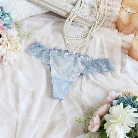 [^ԁFN0574724]ydȂ荇AxẢԁXzɍ炭AxÂԂC[WV[YłB[Xɂ̓tȃXeb`ő_ɕ`AxAƏԂhJāȀォ炨̃`[AbvP炤ƂŁAŝ@ׂȎdオɁBɃcC[h̖Ԗږ͗lقǂԂ̃AbvPd˂āALLƋPƃ|Cg̃J[OAԂӂƕoĂlq炵\Ă܂Btgӂɂ͊􉽊w͗l𗧑̓IȃCP~@łقǂāAGKgȔoBFWJ~̋Cɗnނ悤ȁA炩iȕ͋CoRNVłB̂ӂƂ܂ÂւƕςĂ܂悤ȃACeɂȂ܂悤ɁBN̔o yRisa Magli Reinei[kjzuh̐Eςy݂BACeEpEGXgobNɂđ[XdlɂȂĂ܂BTobNV[c͑̃V[cɔוzʐςȂߒʋC悭Aɂ߉Kɂp܂BV[c̃CCɂȂȂ߁A{gX̎ނ킸Lp܂BobNG̗D[X̂߁ATobNV[c߂Ă̕pĂ₷fUCłBTCYMFqbv 87`95cmLFqbv 92`100cmidlEobNLkFEtgF聃֘AACẽACe͈ȉ育mFBE64720 uW[iBECjE64721 uW[iDEEEFjE64722 uW[iGEHjE74720 m[}V[cE74721 [XV[cE74724 TobNE74725 qbvnOE74726 Tj^[E14720 XbvƖ̊֌WɂAۂFČꍇ܂B܂Ap\REX}[gtHȂǂ̊ɂA኱iƉ摜̃J[قȂꍇ܂B