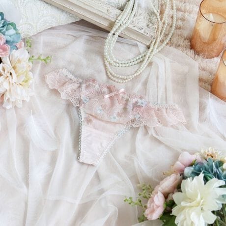 [^ԁFN0574724]ydȂ荇AxẢԁXzɍ炭AxÂԂC[WV[YłB[Xɂ̓tȃXeb`ő_ɕ`AxAƏԂhJāȀォ炨̃`[AbvP炤ƂŁAŝ@ׂȎdオɁBɃcC[h̖Ԗږ͗lقǂԂ̃AbvPd˂āALLƋPƃ|Cg̃J[OAԂӂƕoĂlq炵\Ă܂Btgӂɂ͊􉽊w͗l𗧑̓IȃCP~@łقǂāAGKgȔoBFWJ~̋Cɗnނ悤ȁA炩iȕ͋CoRNVłB̂ӂƂ܂ÂւƕςĂ܂悤ȃACeɂȂ܂悤ɁBN̔o yRisa Magli Reinei[kjzuh̐Eςy݂BACeEpEGXgobNɂđ[XdlɂȂĂ܂BTobNV[c͑̃V[cɔוzʐςȂߒʋC悭Aɂ߉Kɂp܂BV[c̃CCɂȂȂ߁A{gX̎ނ킸Lp܂BobNG̗D[X̂߁ATobNV[c߂Ă̕pĂ₷fUCłBTCYMFqbv 87`95cmLFqbv 92`100cmidlEobNLkFEtgF聃֘AACẽACe͈ȉ育mFBE64720 uW[iBECjE64721 uW[iDEEEFjE64722 uW[iGEHjE74720 m[}V[cE74721 [XV[cE74724 TobNE74725 qbvnOE74726 Tj^[E14720 XbvƖ̊֌WɂAۂFČꍇ܂B܂Ap\REX}[gtHȂǂ̊ɂA኱iƉ摜̃J[قȂꍇ܂B