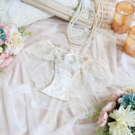 [^ԁFN0574721]ydȂ荇AxẢԁXzɍ炭AxÂԂC[WV[YłB[Xɂ̓tȃXeb`ő_ɕ`AxAƏԂhJāȀォ炨̃`[AbvP炤ƂŁAŝ@ׂȎdオɁBɃcC[h̖Ԗږ͗lقǂԂ̃AbvPd˂āALLƋPƃ|Cg̃J[OAԂӂƕoĂlq炵\Ă܂Btgӂɂ͊􉽊w͗l𗧑̓IȃCP~@łقǂāAGKgȔoBFWJ~̋Cɗnނ悤ȁA炩iȕ͋CoRNVłB̂ӂƂ܂ÂւƕςĂ܂悤ȃACeɂȂ܂悤ɁBN̔o yRisa Magli Reinei[kjzuh̐Eςy݂BACeEpgn͑[XɂȂĂALk̂郌[XɐSn悭tBbg܂Bɂ̓SgĂȂ̂ŐH܂AƂSnłB{gXւV[cC܂BʋC悭AKɂp܂BÂA_߂ȂʊӂfUCAOWA[ȑl͋̕Co܂BTCYMFqbv 87`95cmLFqbv 92`100cmidlEobNLkFEtgF聃֘AACẽACe͈ȉ育mFBE64720 uW[iBECjE64721 uW[iDEEEFjE64722 uW[iGEHjE74720 m[}V[cE74721 [XV[cE74724 TobNE74725 qbvnOE74726 Tj^[E14720 XbvƖ̊֌WɂAۂFČꍇ܂B܂Ap\REX}[gtHȂǂ̊ɂA኱iƉ摜̃J[قȂꍇ܂B