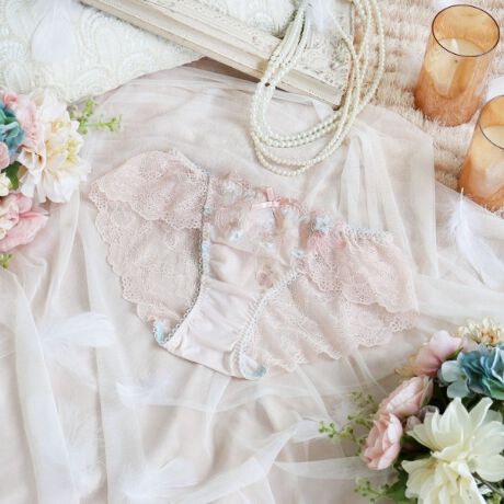 [^ԁFN0574721]ydȂ荇AxẢԁXzɍ炭AxÂԂC[WV[YłB[Xɂ̓tȃXeb`ő_ɕ`AxAƏԂhJāȀォ炨̃`[AbvP炤ƂŁAŝ@ׂȎdオɁBɃcC[h̖Ԗږ͗lقǂԂ̃AbvPd˂āALLƋPƃ|Cg̃J[OAԂӂƕoĂlq炵\Ă܂Btgӂɂ͊􉽊w͗l𗧑̓IȃCP~@łقǂāAGKgȔoBFWJ~̋Cɗnނ悤ȁA炩iȕ͋CoRNVłB̂ӂƂ܂ÂւƕςĂ܂悤ȃACeɂȂ܂悤ɁBN̔o yRisa Magli Reinei[kjzuh̐Eςy݂BACeEpgn͑[XɂȂĂALk̂郌[XɐSn悭tBbg܂Bɂ̓SgĂȂ̂ŐH܂AƂSnłB{gXւV[cC܂BʋC悭AKɂp܂BÂA_߂ȂʊӂfUCAOWA[ȑl͋̕Co܂BTCYMFqbv 87`95cmLFqbv 92`100cmidlEobNLkFEtgF聃֘AACẽACe͈ȉ育mFBE64720 uW[iBECjE64721 uW[iDEEEFjE64722 uW[iGEHjE74720 m[}V[cE74721 [XV[cE74724 TobNE74725 qbvnOE74726 Tj^[E14720 XbvƖ̊֌WɂAۂFČꍇ܂B܂Ap\REX}[gtHȂǂ̊ɂA኱iƉ摜̃J[قȂꍇ܂B