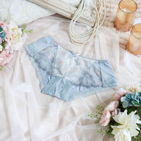 [^ԁFN0574725]ydȂ荇AxẢԁXzɍ炭AxÂԂC[WV[YłB[Xɂ̓tȃXeb`ő_ɕ`AxAƏԂhJāAŝ@ׂȎdオɁBLLƋPƃ|Cg̃J[OAԂӂƕoĂlq炵\Ă܂B[Xӂɂ͊􉽊w͗l𗧑̓IȃCP~@łقǂāAGKgȔoBFWJ~̋Cɗnނ悤ȁA炩iȕ͋CoRNVłB̂ӂƂ܂ÂւƕςĂ܂悤ȃACeɂȂ܂悤ɁBN̔o yRisa Magli Reinei[kjzuh̐Eςy݂BACeEpgn͐Lk̂Ȃ߂炩ȑfނgpĂ邽߁AƂC̗ǂSnłB݂͐󂭁ATCh̕L߈芴܂B̓[XgpAtBbgłƃqbv𕢂AH݂̋ȕɂ߂łBTCYMFqbv 87`95cmLFqbv 92`100cmidlEobNLkFEtgF聃֘AACẽACe͈ȉ育mFBE64720 uW[iBECjE64721 uW[iDEEEFjE64722 uW[iGEHjE74720 m[}V[cE74721 [XV[cE74724 TobNE74725 qbvnOE74726 Tj^[E14720 XbvƖ̊֌WɂAۂFČꍇ܂B܂Ap\REX}[gtHȂǂ̊ɂA኱iƉ摜̃J[قȂꍇ܂B