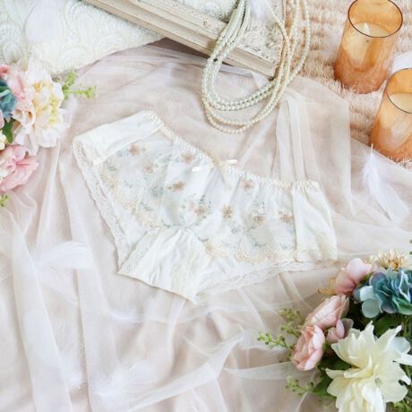 [^ԁFN0574725]ydȂ荇AxẢԁXzɍ炭AxÂԂC[WV[YłB[Xɂ̓tȃXeb`ő_ɕ`AxAƏԂhJāAŝ@ׂȎdオɁBLLƋPƃ|Cg̃J[OAԂӂƕoĂlq炵\Ă܂B[Xӂɂ͊􉽊w͗l𗧑̓IȃCP~@łقǂāAGKgȔoBFWJ~̋Cɗnނ悤ȁA炩iȕ͋CoRNVłB̂ӂƂ܂ÂւƕςĂ܂悤ȃACeɂȂ܂悤ɁBN̔o yRisa Magli Reinei[kjzuh̐Eςy݂BACeEpgn͐Lk̂Ȃ߂炩ȑfނgpĂ邽߁AƂC̗ǂSnłB݂͐󂭁ATCh̕L߈芴܂B̓[XgpAtBbgłƃqbv𕢂AH݂̋ȕɂ߂łBTCYMFqbv 87`95cmLFqbv 92`100cmidlEobNLkFEtgF聃֘AACẽACe͈ȉ育mFBE64720 uW[iBECjE64721 uW[iDEEEFjE64722 uW[iGEHjE74720 m[}V[cE74721 [XV[cE74724 TobNE74725 qbvnOE74726 Tj^[E14720 XbvƖ̊֌WɂAۂFČꍇ܂B܂Ap\REX}[gtHȂǂ̊ɂA኱iƉ摜̃J[قȂꍇ܂B