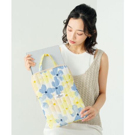 [^:W111]TXeBiuŋ@\˔PCP[XiMTCYjP̃fbhXgbNngpĂ܂B͂H{Ă邽߁AꂪɂłBp\RȂӂӂ̏_炩fނgpĂ܂B͎[Ďgp邱ƂłAJ₷_ut@Xi[AƎ[łwʃ|Pbgtŋ@\[B^ubg[⏬PC̎^тɍœKłB̃KWFbg|[`ƃZbgł̎gp߂łBTCY@TCY͖ڈƂȂ܂BW23cm~H33cm~D2cmΉTCYip\Rj12C`x܂Ł͂H̏i͐nɂ͂H{Ă܂BHJ͂Aɂ͂H{܂B͂ʂ͂gpgppxɂ菙XɒቺĂ܂BȂǎނɂĂ͎ɂ܂̂ŗ\߂BgpɂȂOɐiɕtĂ邲gp̒ӂǂ݂B[Wpc. / _us[V[]TOPBi𑱂PuhBuWpc.v́wVȉ\𐶂ݏoxX[K2004Nɒa{̃CObYuhBlXȐW̕ɎPƂւ̔ӎ𔭐M܂BĉJ̓̓KĂ炦鐻i͂܂B